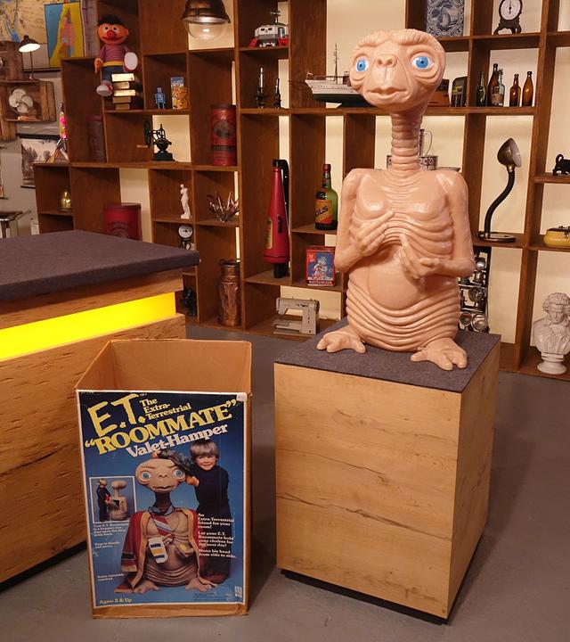 "E.T. – Der Außerirdische"-Figur mit dazugehörigem Karton