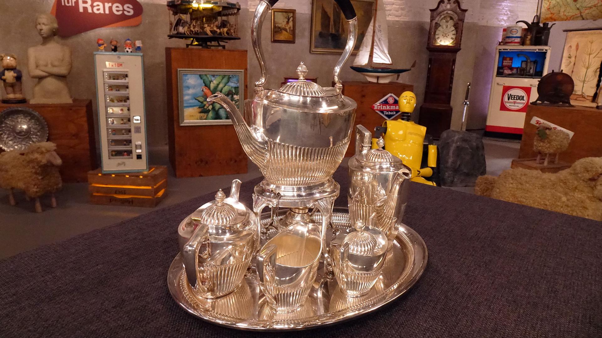 Kaffee- und Teeservice aus Silber