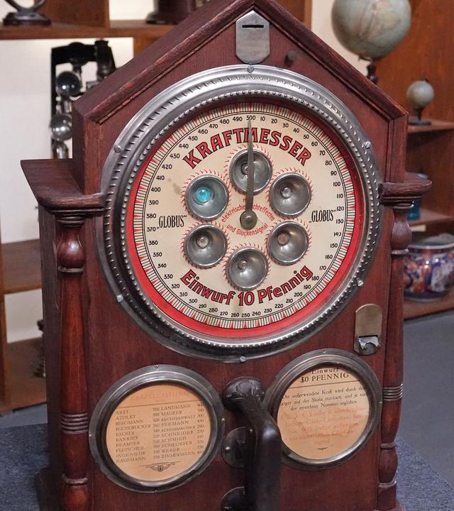 Ein alter Kraftmesser aus dem Jahr 1927