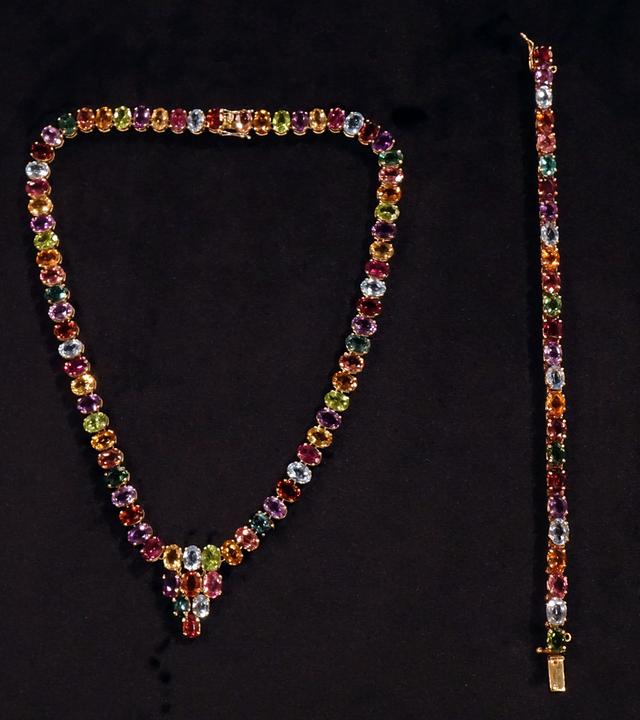 Schmuckset mit bunten Steinen