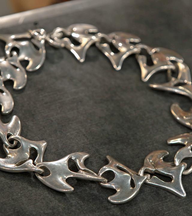Ein silbernes Collier