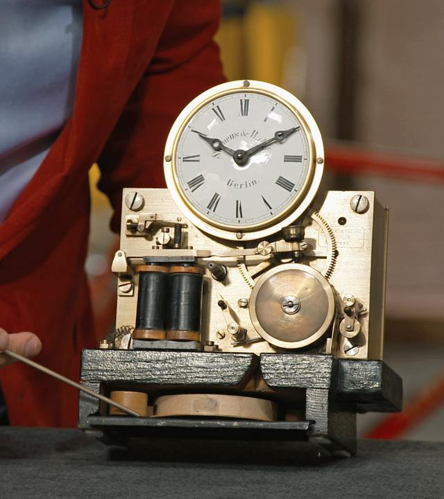 Ein antiker Zeitsignalgeber