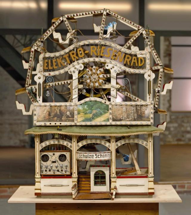 Kleines Elektro-Riesenrad.