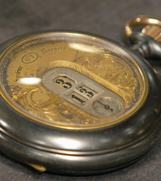 Antike, silber-goldene Taschenuhr.