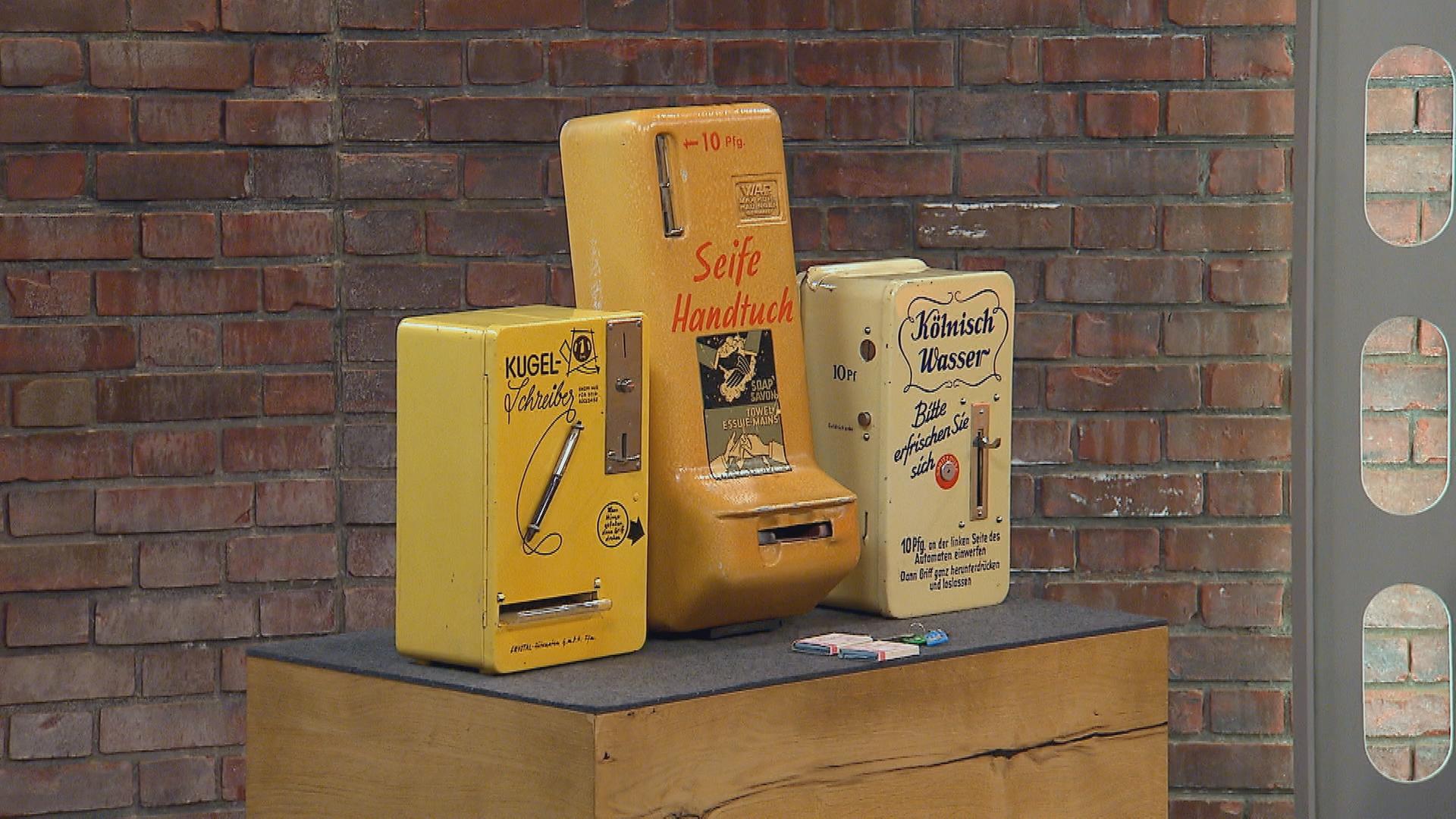 Drei Münzwarenautomaten