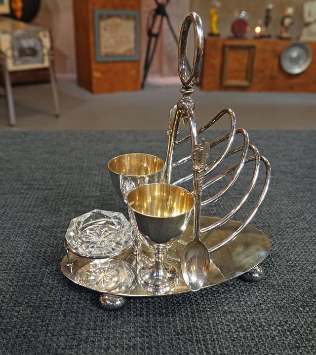 Versilbertes Toast- und Eierset