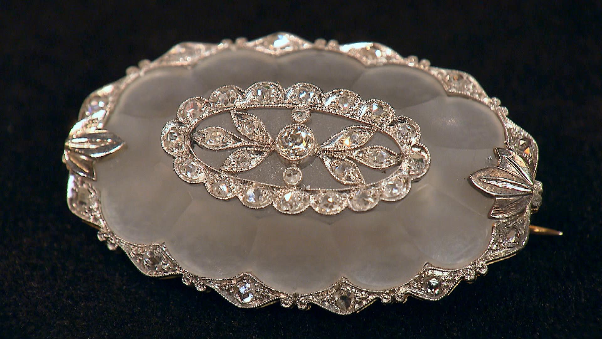 Diamantenbesetzte Brosche