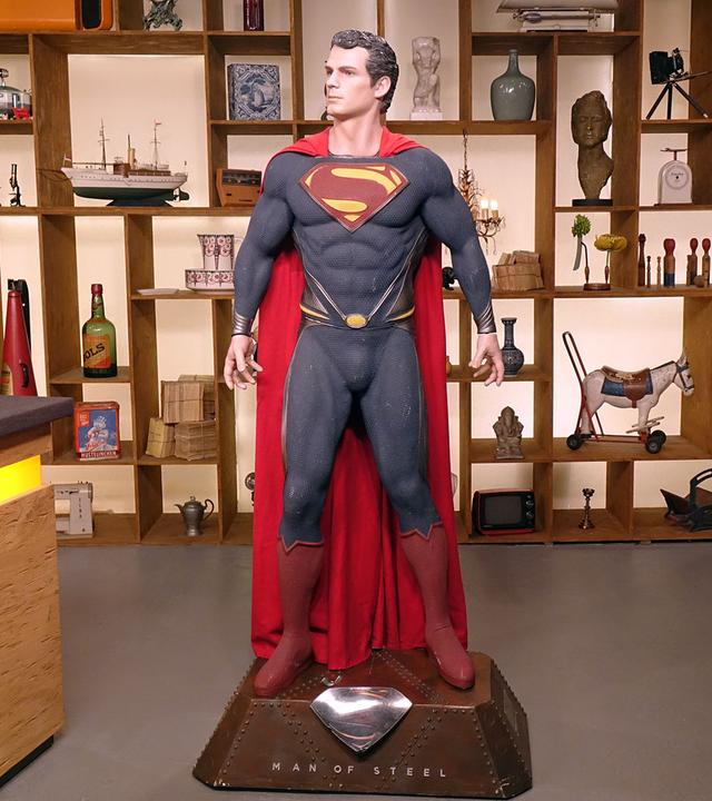Lebensgroße Superman-Figur "Man of Steel"