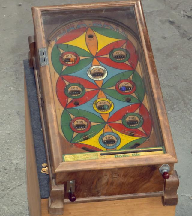 Ein altes Nadelspiel namens "Tura Ball" aus dem Jahr 1935