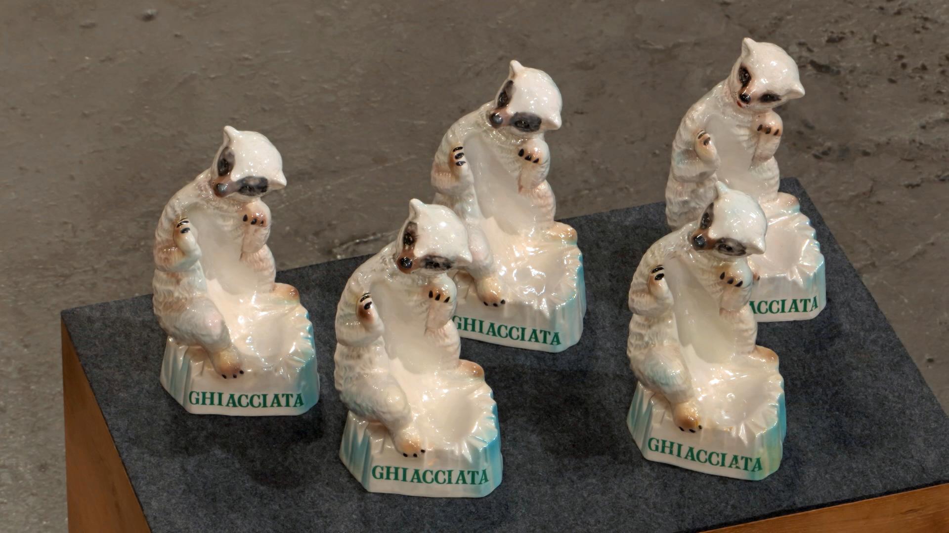 Fünf Flaschenhalter in Tierform aus Steingut aus den 1960er-Jahren