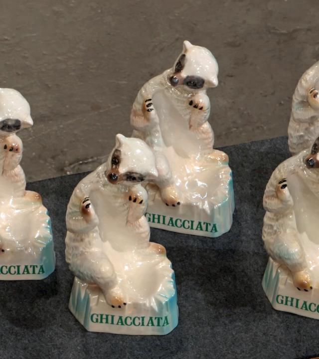 Fünf Flaschenhalter in Tierform aus Steingut aus den 1960er-Jahren