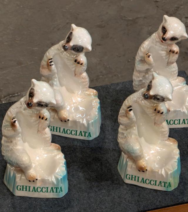Fünf Flaschenhalter in Tierform aus Steingut aus den 1960er-Jahren