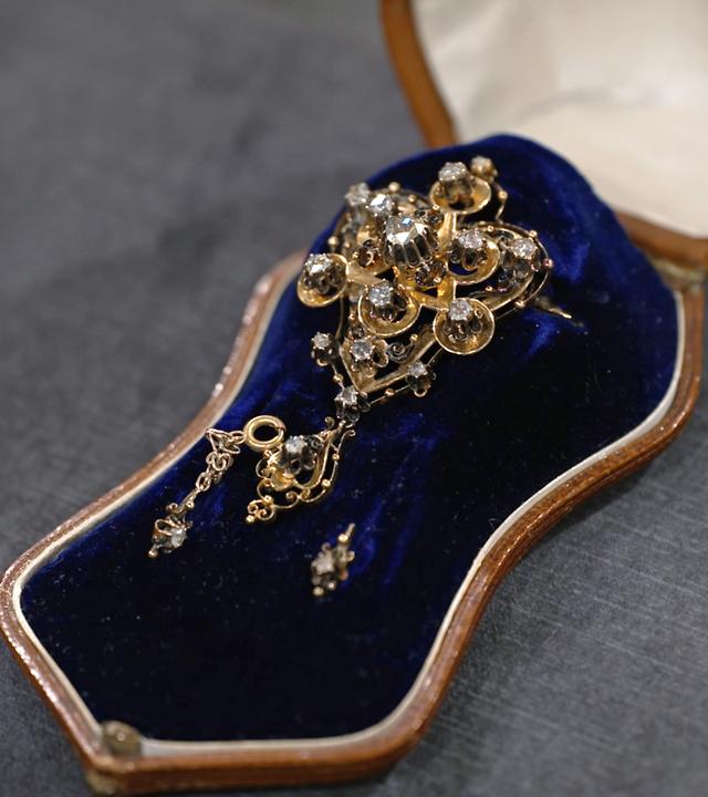 Eine mit Diamanten besetzte Historismus-Brosche 