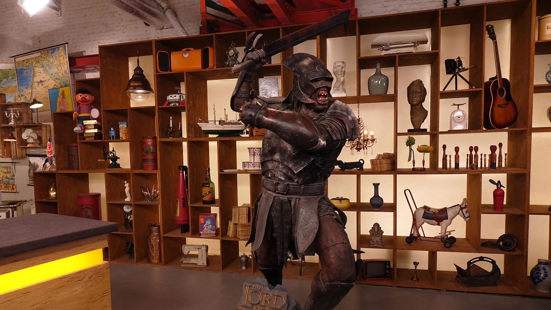 Lebensgroße Uruk-hai-Figur aus "Herr der Ringe"
