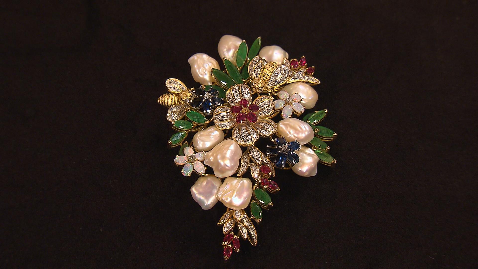 Brosche mit Edelsteinen