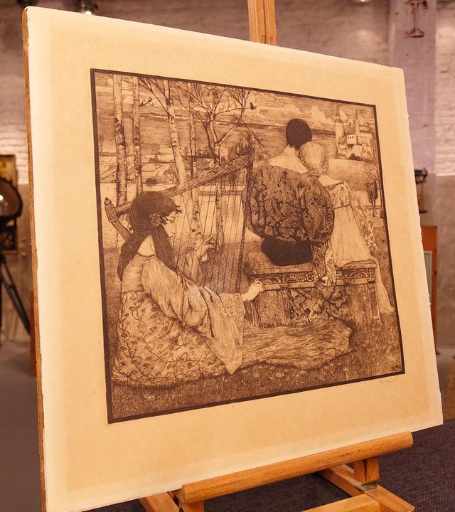 Radierung "Liebe" von Heinrich Vogeler. Dargestellt ist ein verliebtes Paar in Rückenansicht, im Vordergrund spielt eine junge Frau Harfe.