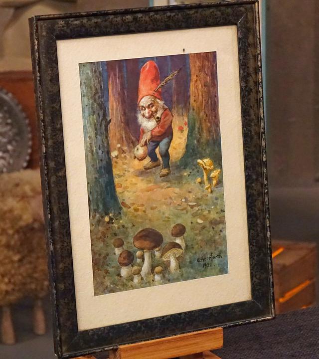 Aquarell von Oskar Herrfurth. Dargestellt ist ein Zwerg mit roter Mütze und Pfeife, der im Wald Steinpilze findet.