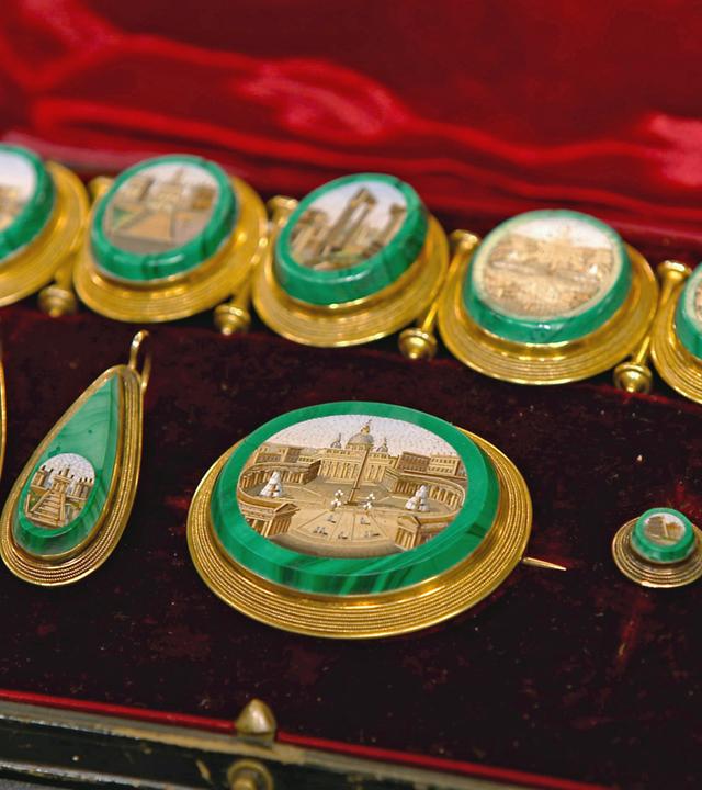 Schmuckset aus Gold mit türkisen Mikro-Mosaiken.