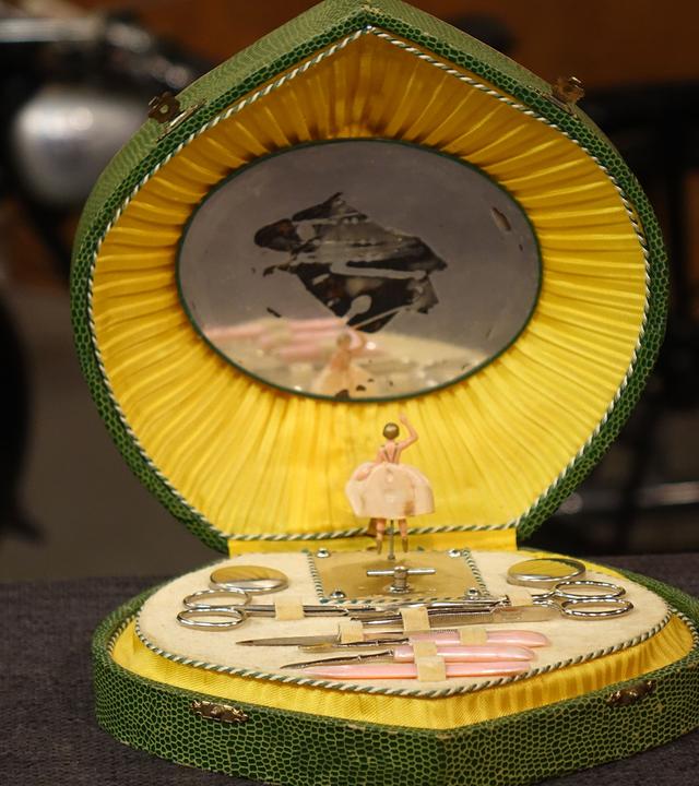 Necessaire mit Spieluhr