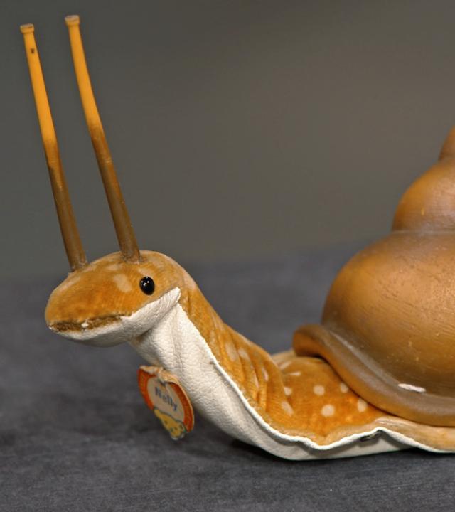 Eine Plüschschnecke von Steiff