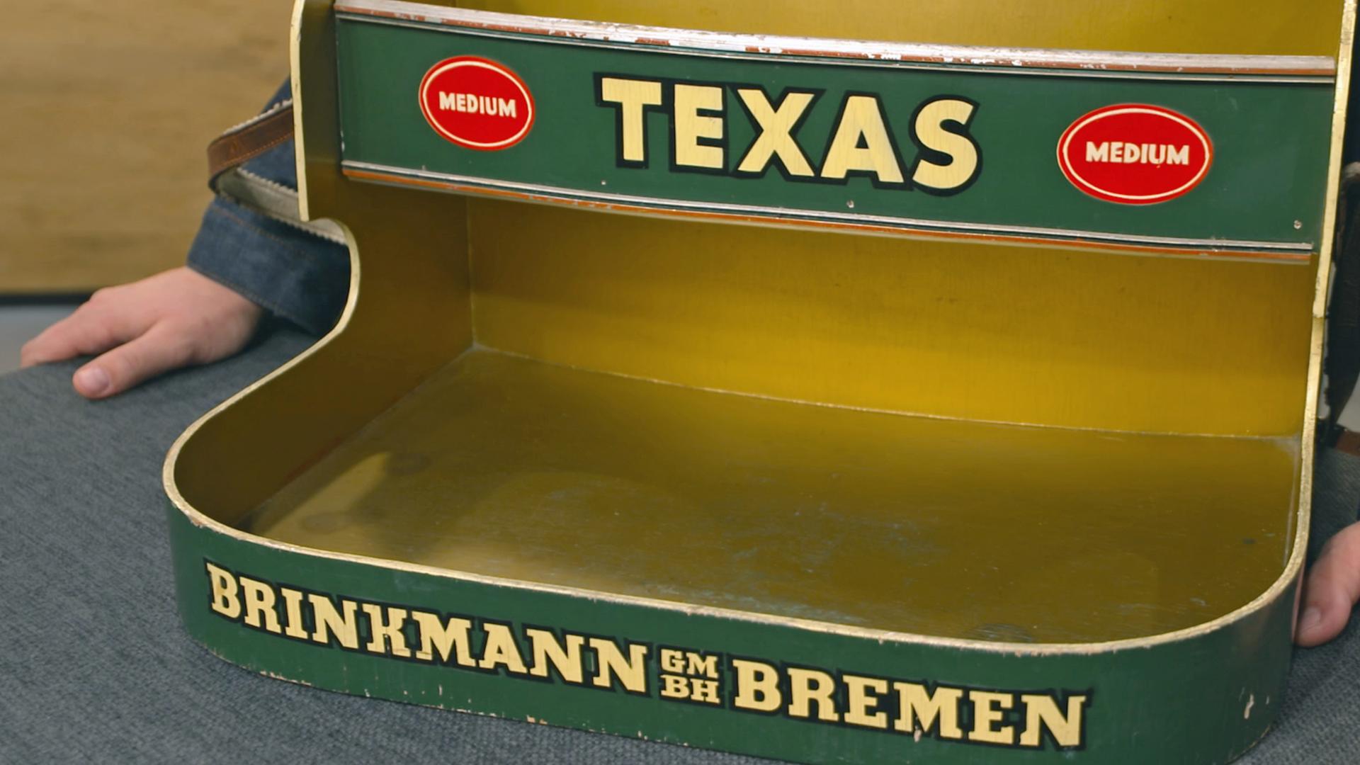 Bauchladen für Werbung und Verkauf von Brinkmann Zigaretten