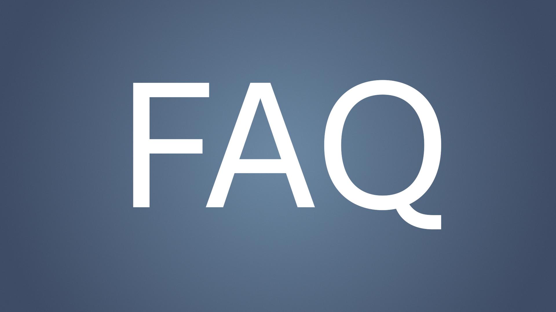 Drei weiße Buchstaben "FAQ" auf blauem Untergrund