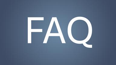 Drei weiße Buchstaben "FAQ" auf blauem Untergrund