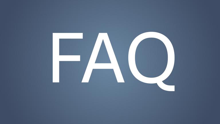 Drei weiße Buchstaben "FAQ" auf blauem Untergrund