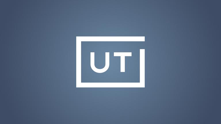 Weißes Icon mit den Buchstaben UT auf blauem Untergrund für Untertitel in der Barrierefreiheit