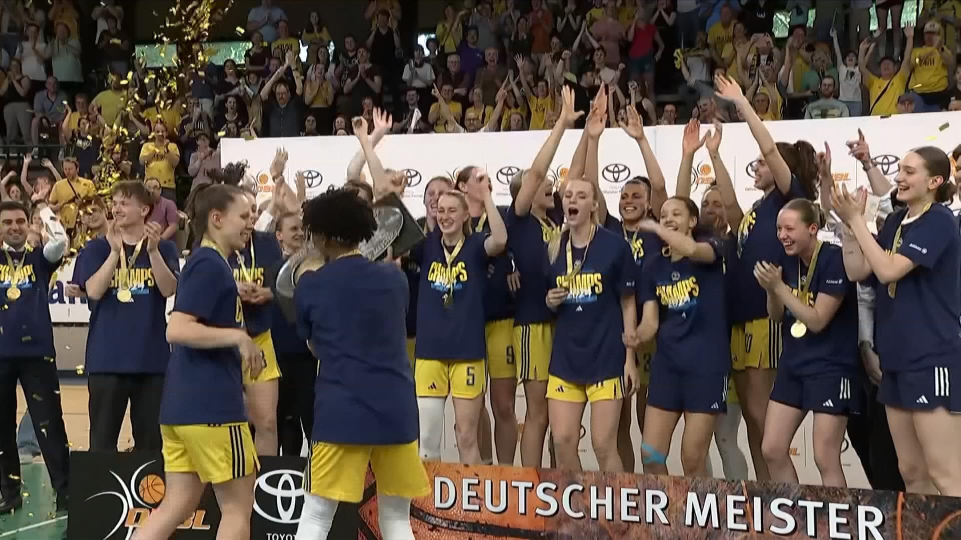 Alba Frauen feiern erste Meisterschaft