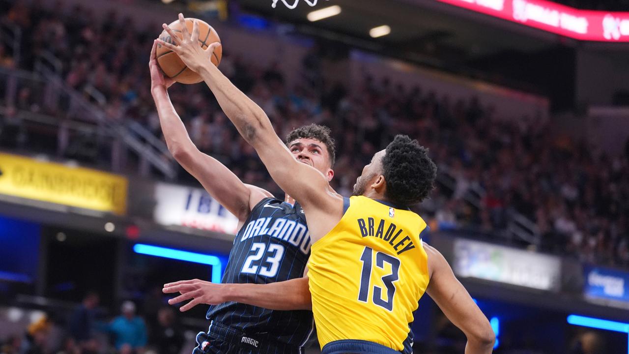 Tony Bradley and Tristan da Silva in action