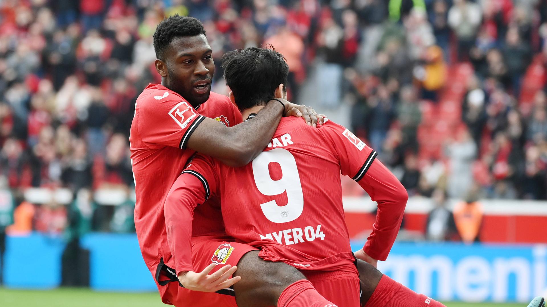 Jubel Sardar Azmoun (Bayer Leverkusen), Timothy Fosu-Mensah (Bayer 04 Leverkusen).