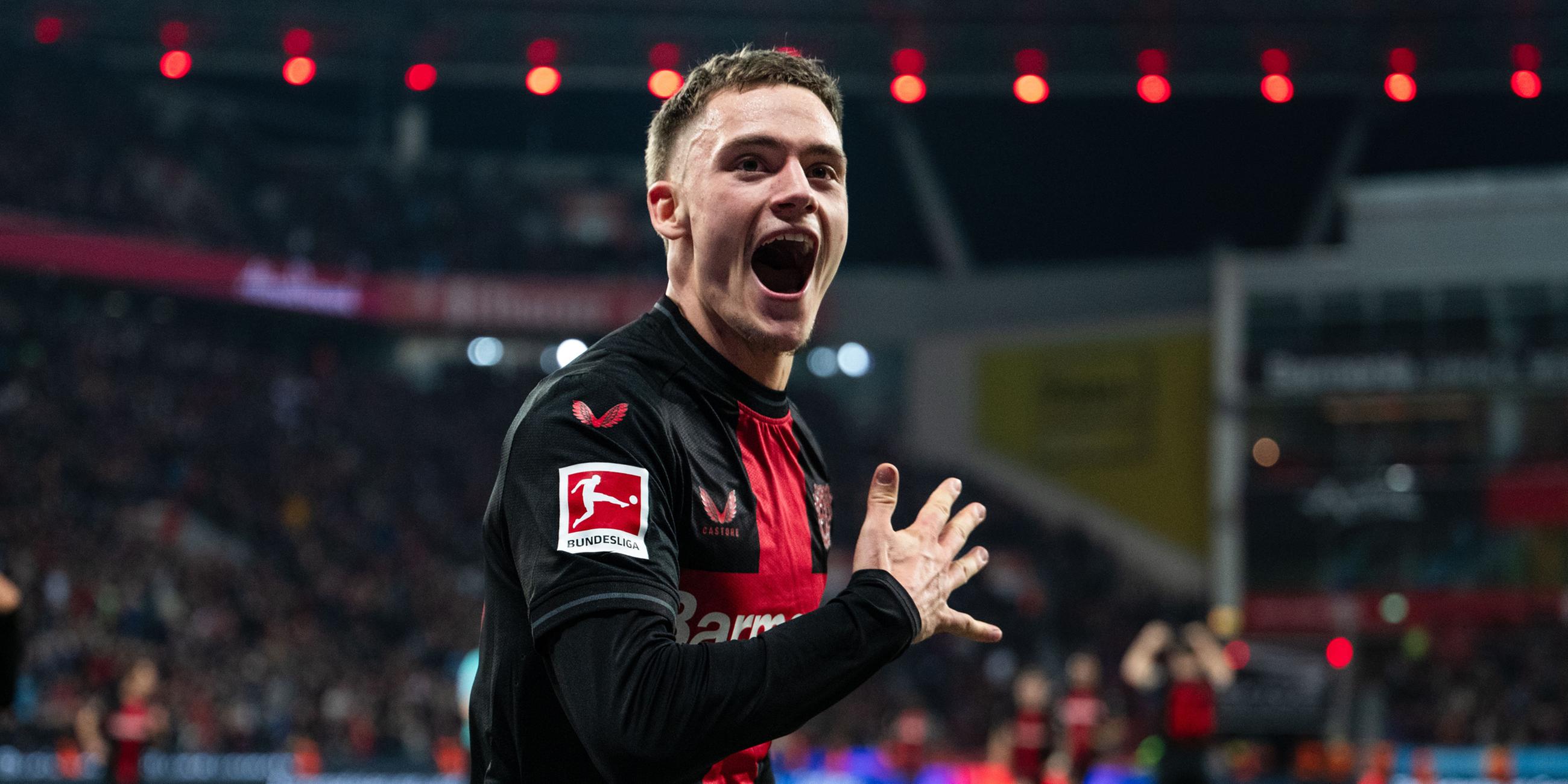  Leverkusens Torschütze Florian Wirtz jubelt nach seinem Treffer zum 2:0.
