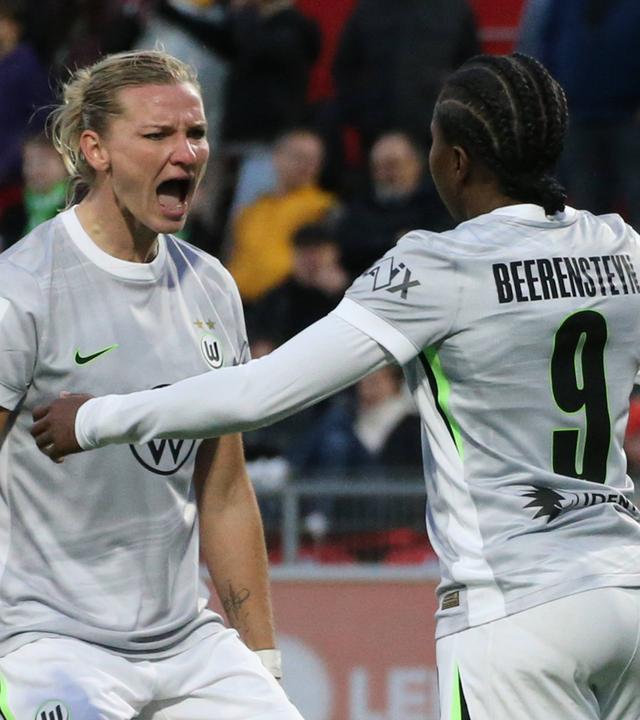 Lineth Beerensteyn (VfL Wolfsburg) jubelt. 