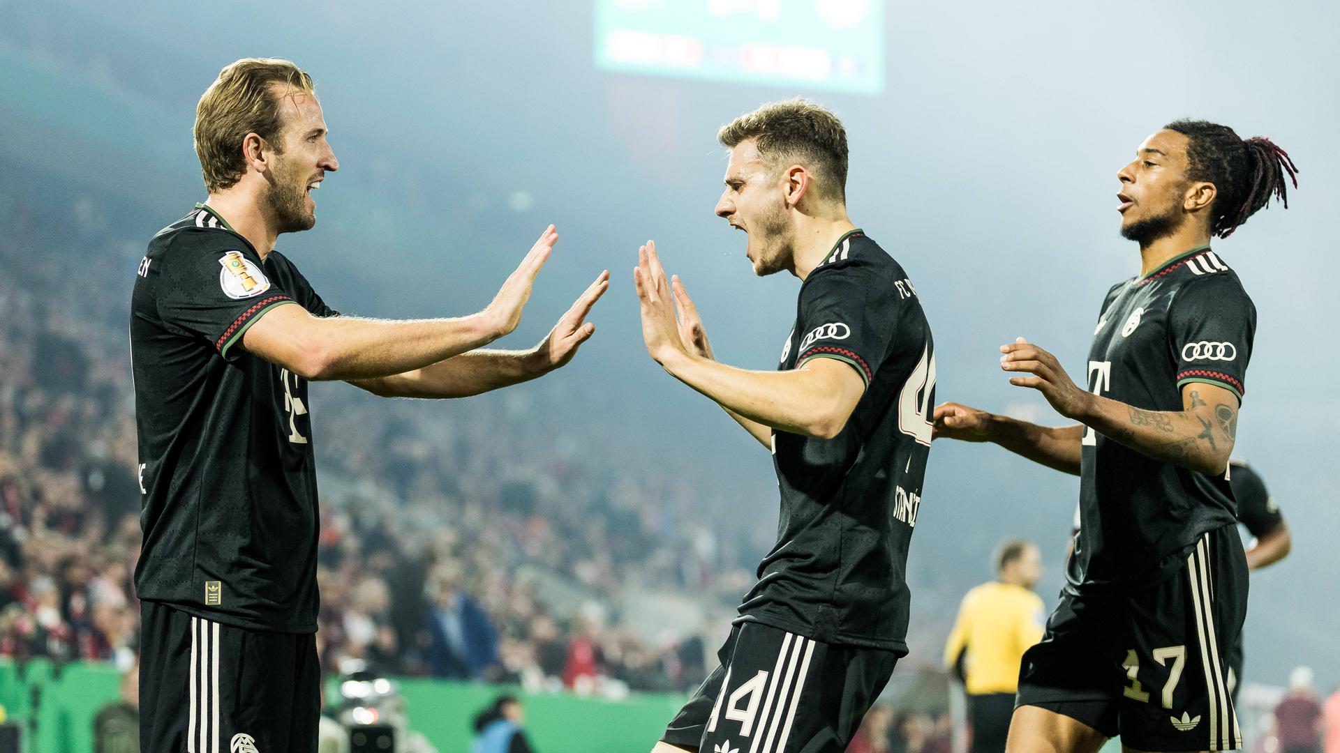 Harry Kane (Bayern München) jubelt. 