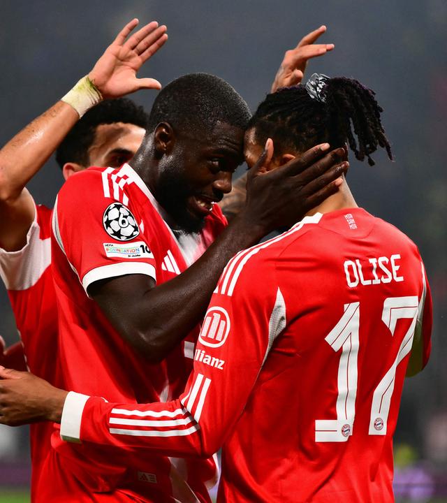 Spieler des FC Bayern beim Torjubel