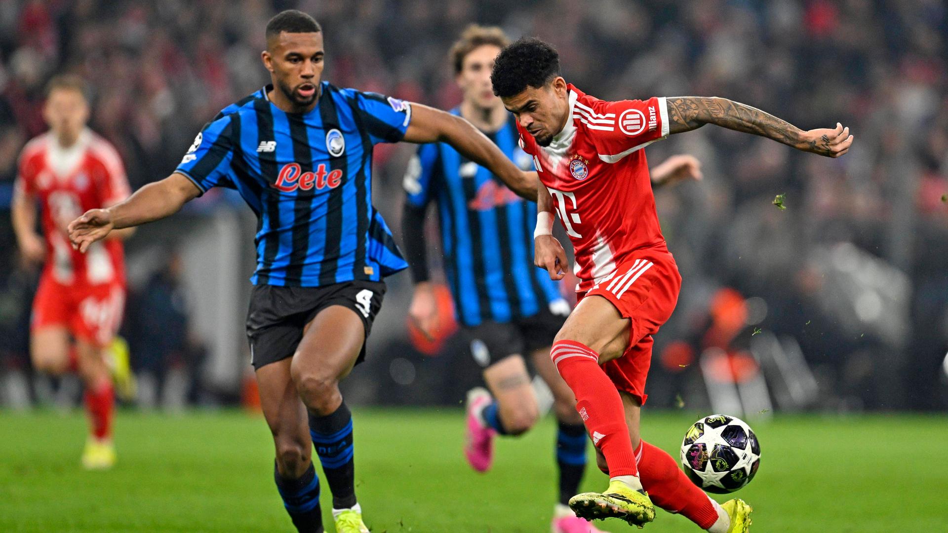 Isak Hien und Luis Diaz am 18.03.26