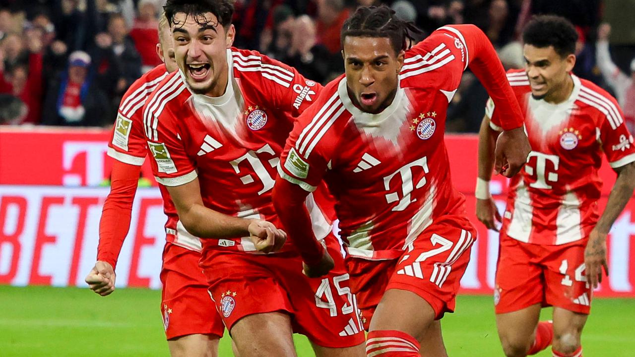 Michael Olise (FC Bayern München) jubelt. 