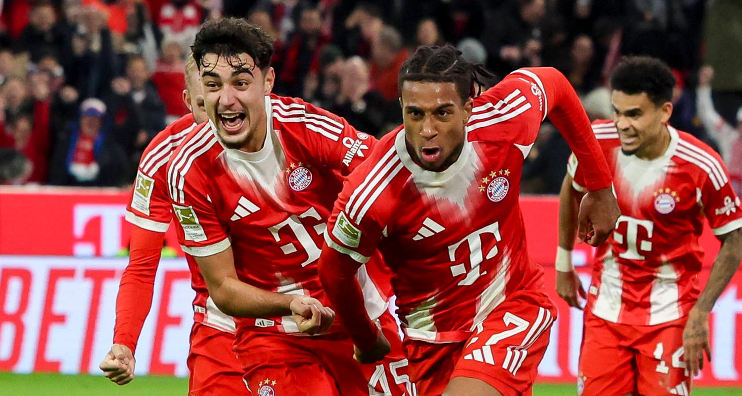 Michael Olise (FC Bayern München) jubelt. 