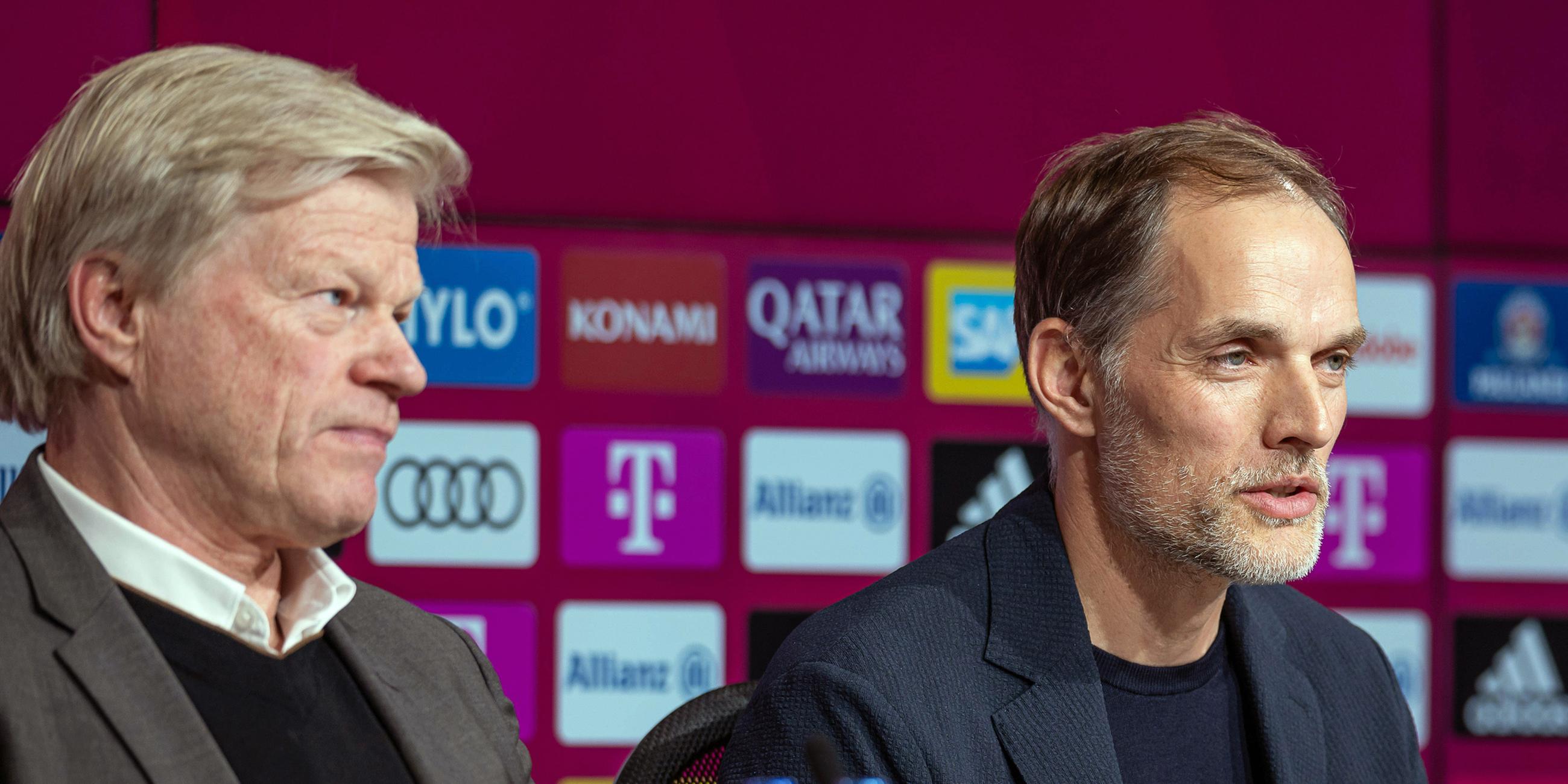 25.03.2023, München: Oliver Kahn (l.) und Thomas Tuchel bei der Pressekonferenz des FC Bayern München