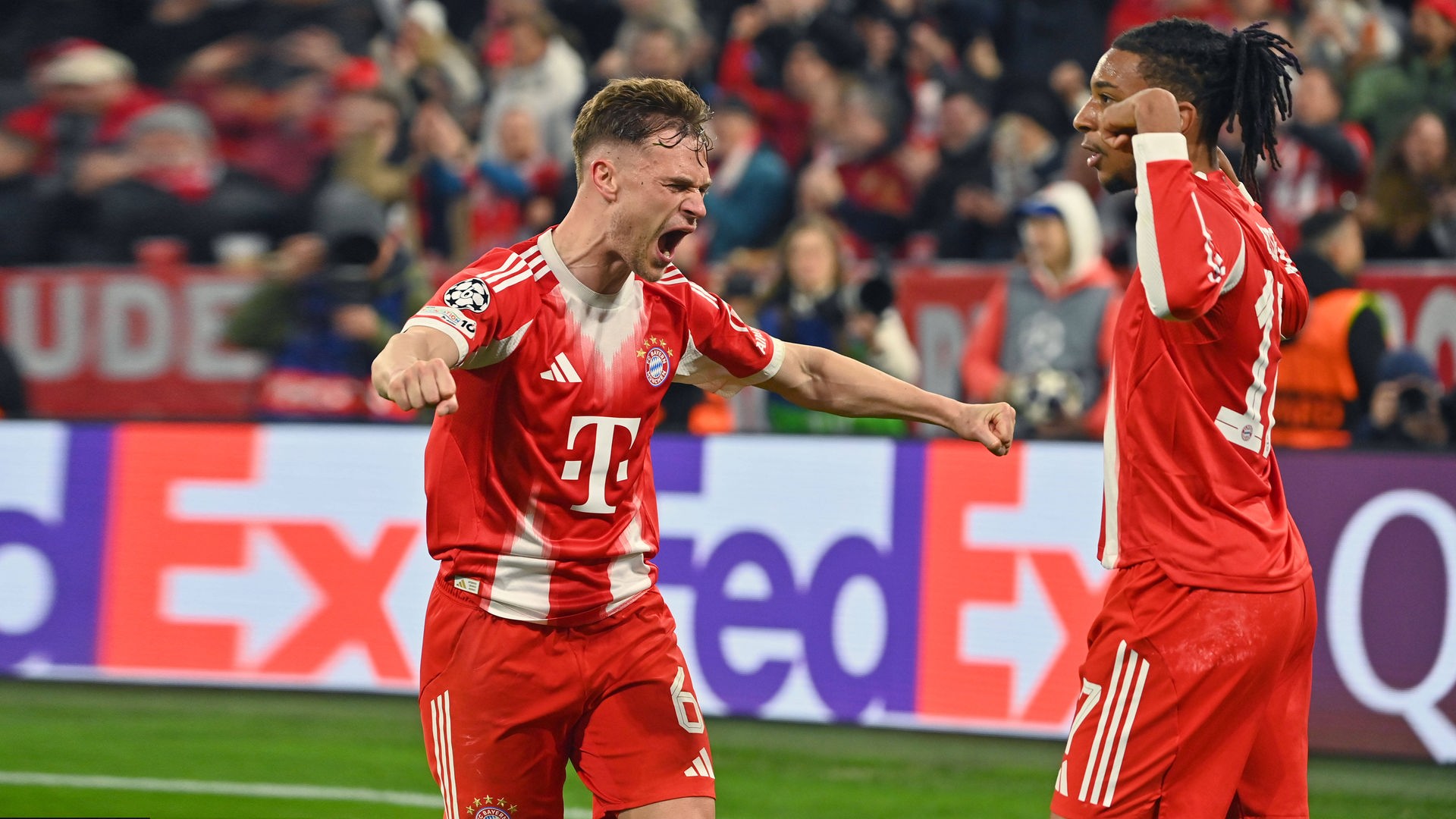 Joashua Kimmich jubelt mit Michael Olise