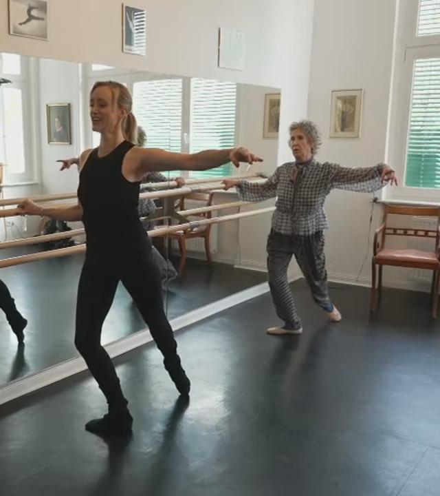 Beatrice und Judith Richter an der Ballett-Stange