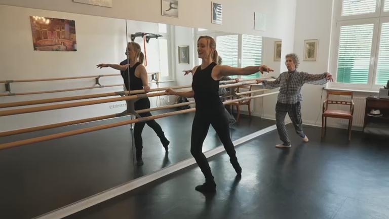 Beatrice und Judith Richter an der Ballett-Stange
