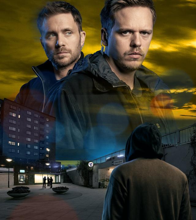 Collage: Die Kommissare Josef Eriksson und Vilhelm Beck über einem Häuserblock, dessen nächtlich erleuchtetem Eingang sich eine Person mit Kapuze nähert.