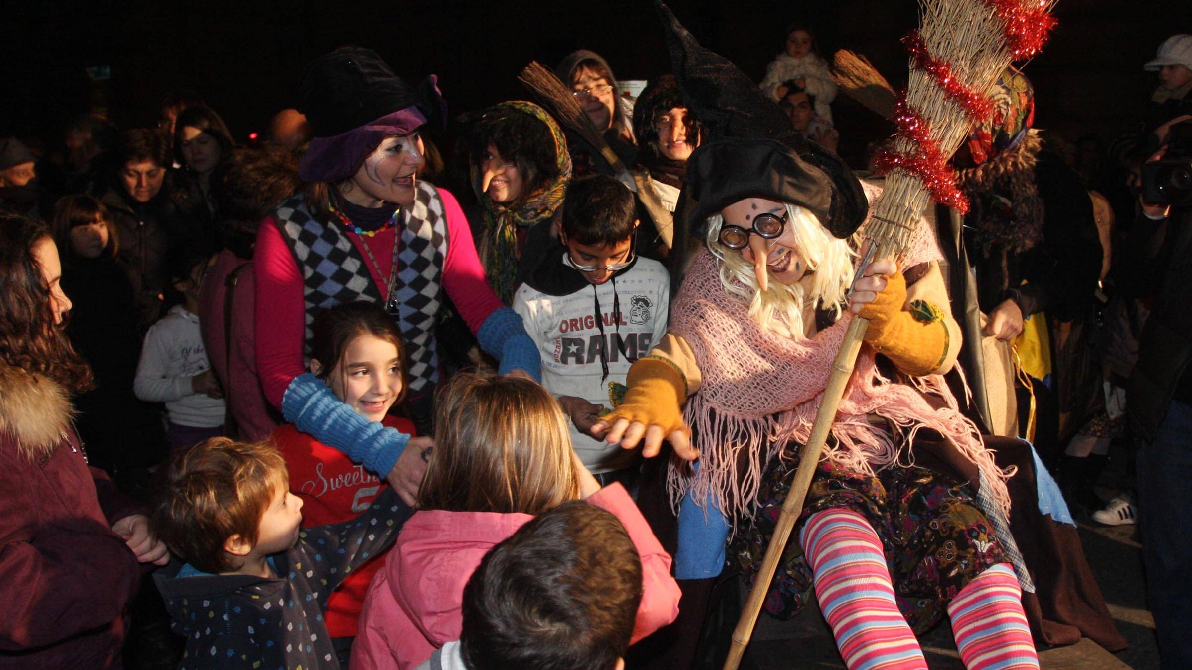 Die Hexe Befana mit Kindern