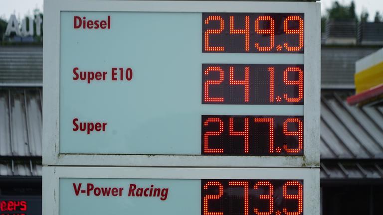 Benzinpreise auf Rekordniveau - hier an einer Tankstelle bei Jagel 