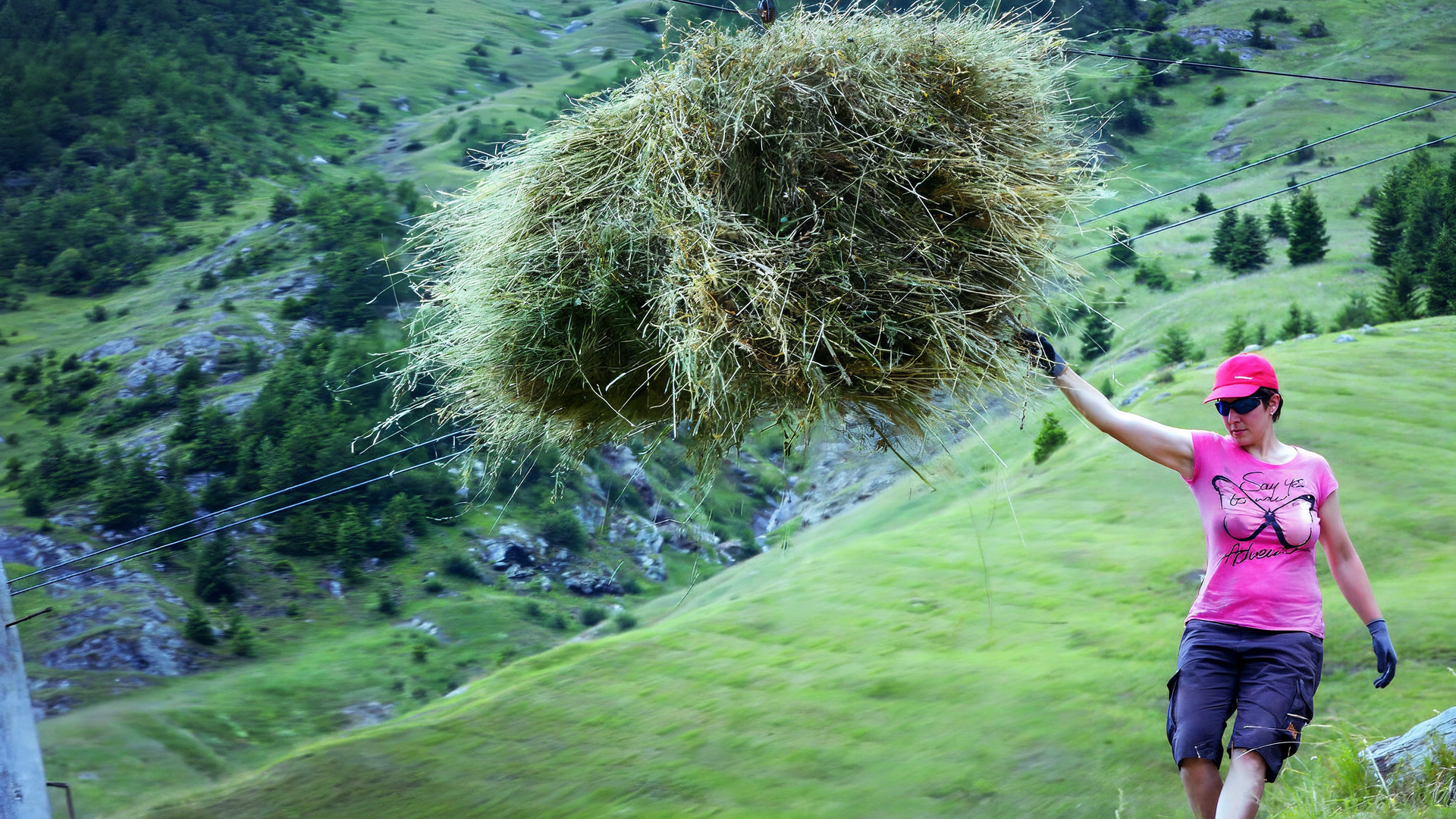 Eine Frau in den Bergen