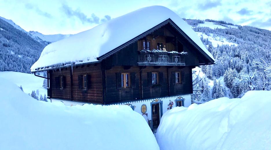 Winter im Lesachtal, Maria Luggau, Lesachtal unter der Schneedecke. 