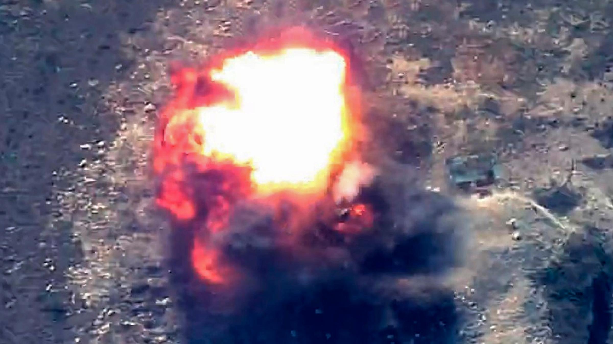 Explosion über einem Gebiet Berg-Karabachs zu sehen, aufgenommen am 19.09.2023