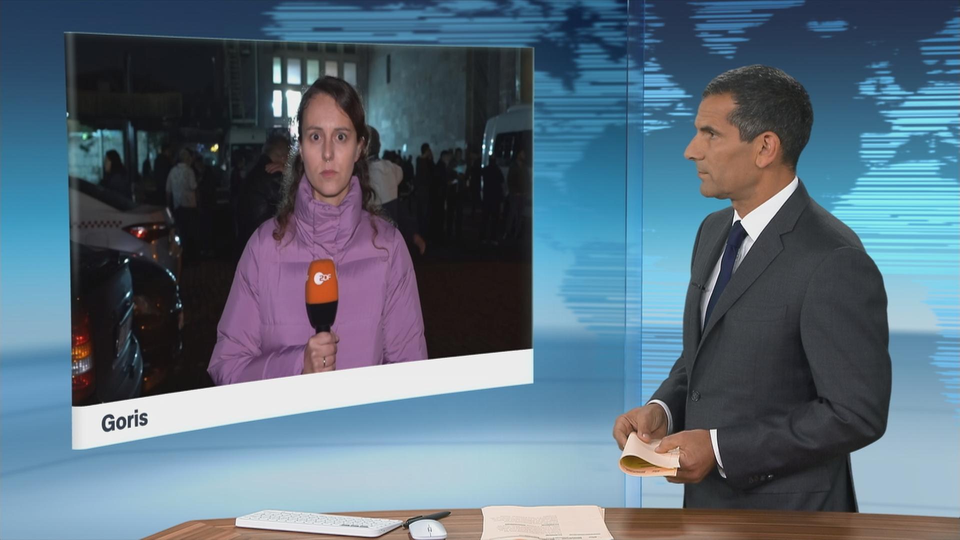 ZDF-Reporterin Nina Niebergall beichtet an der Grenze zu Bergkarabach.